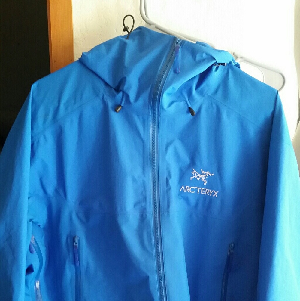 Arcteryx Beta Hybrid XL Macaw light blue